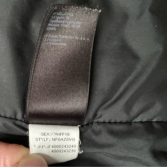 The North Face Women's Black Quilted Puffer Vest - Picture 9 of 9